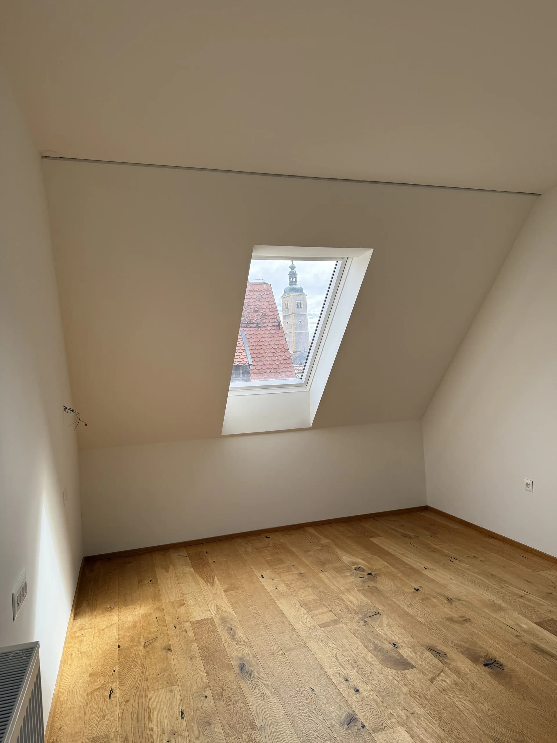 Soba s krovnim prozorom, stan od 127 m² s terasom u centru Varaždina