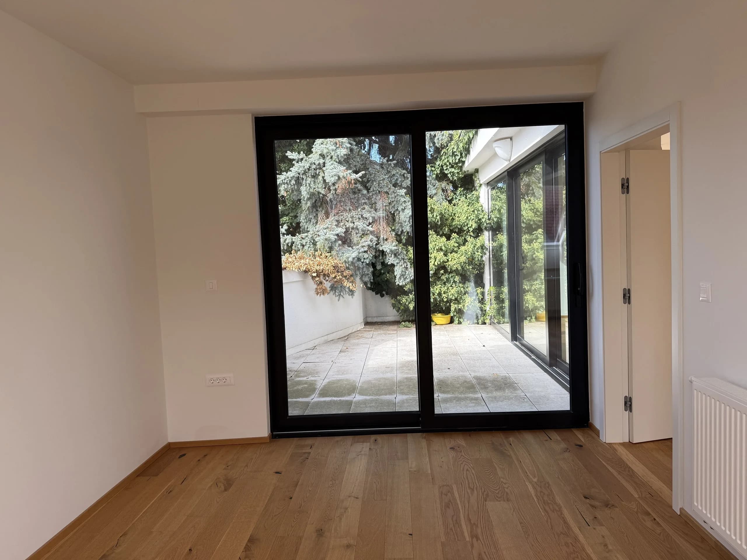 Soba s kliznim vratima na terasu, stan od 127 m² s terasom u centru Varaždina