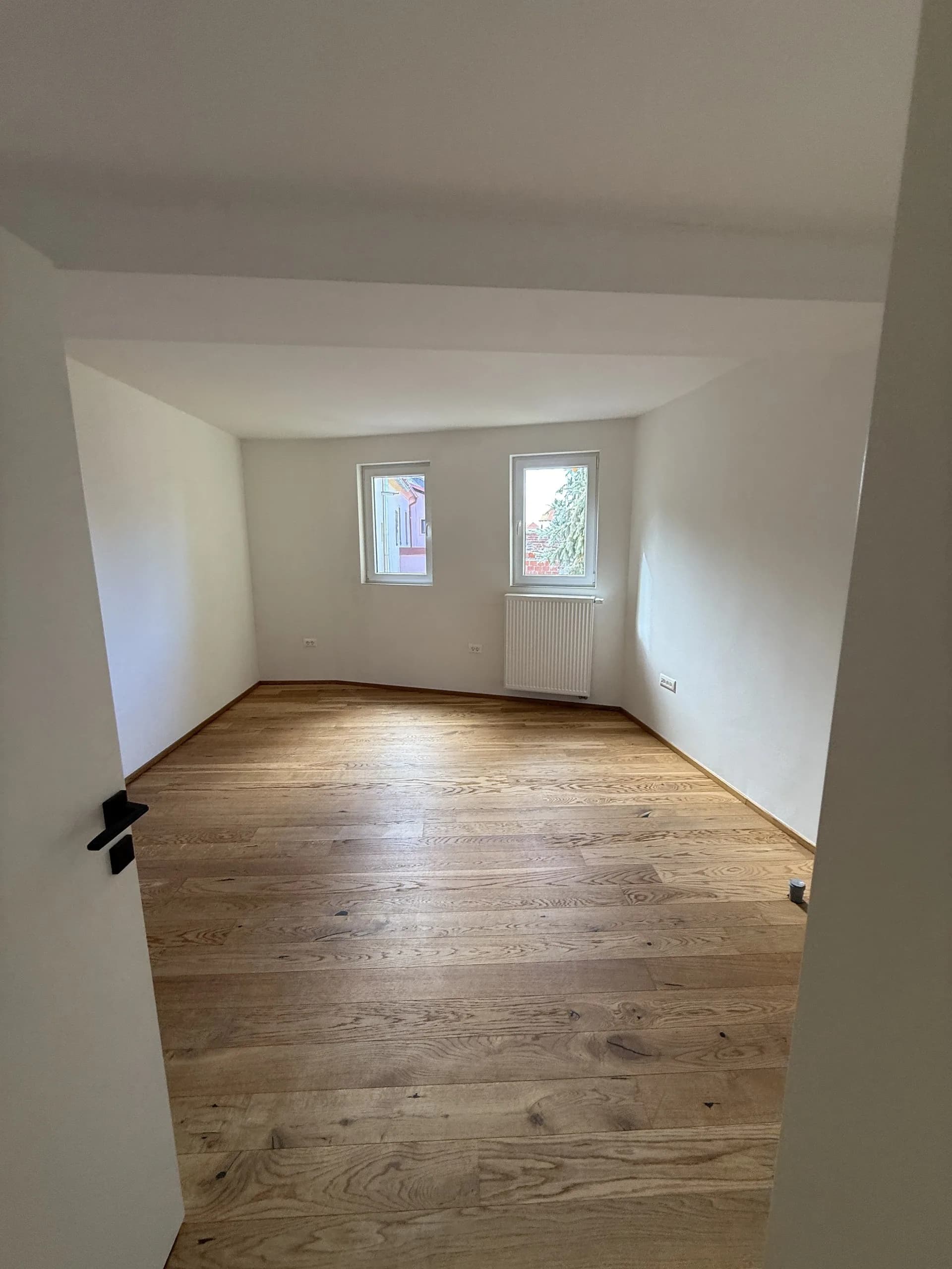 Soba s dva prozora i parketom, stan od 157 m² na prvom katu u centru Varaždina