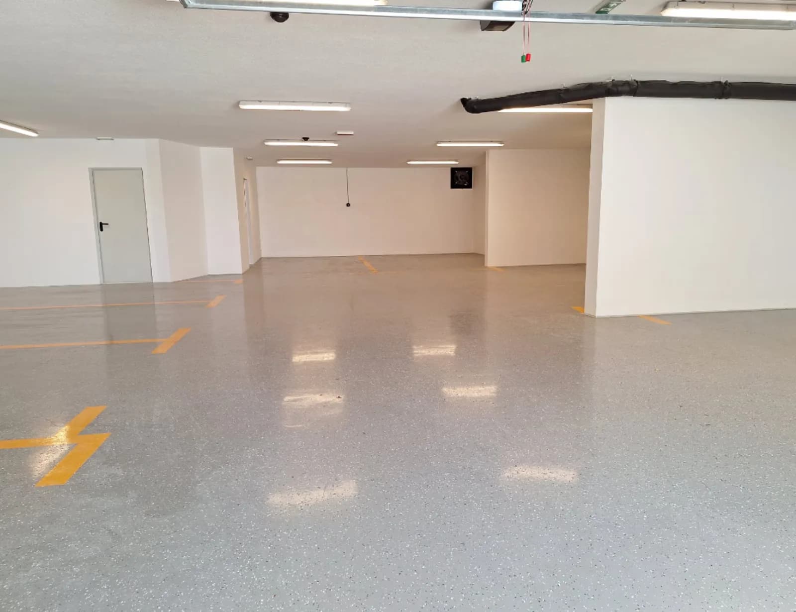 Garažni prostor s označenim parkirnim mjestima, apartman na Malom Lošinju, 2. stan