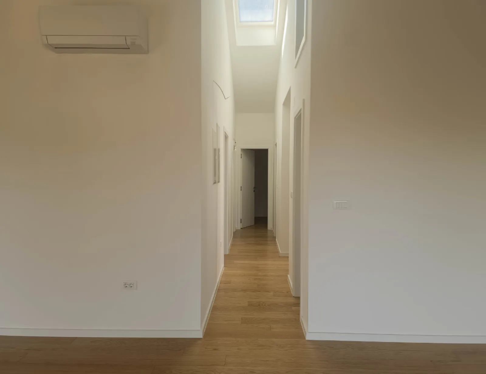 Hodnik prema sobama, apartman na Malom Lošinju, 4. stan