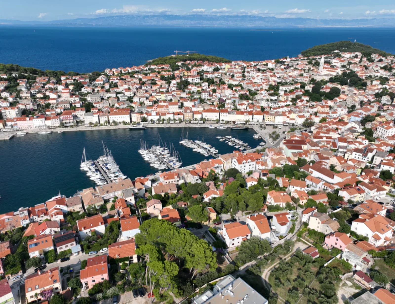 Zračni pogled na Mali Lošinj i marinu, apartman na Malom Lošinju, 1. stan