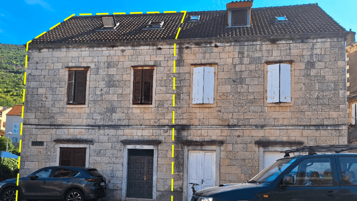 Stambena zgrada s dvorištem na otoku Visu